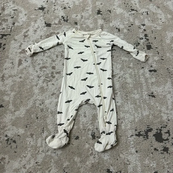 Quincy Mae Graphic Footie Size 0-3 Months - Picture 1 of 2